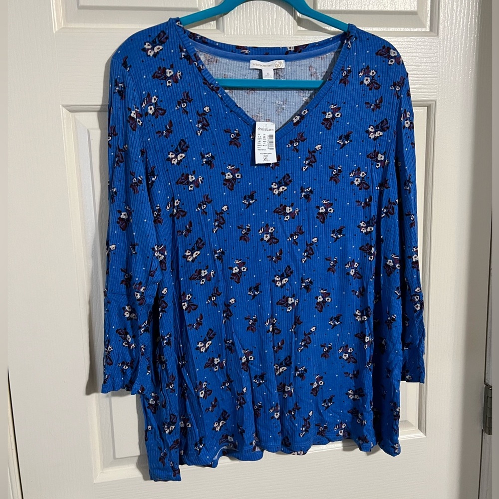 NWT Super Cute Ribbed Floral Shirt